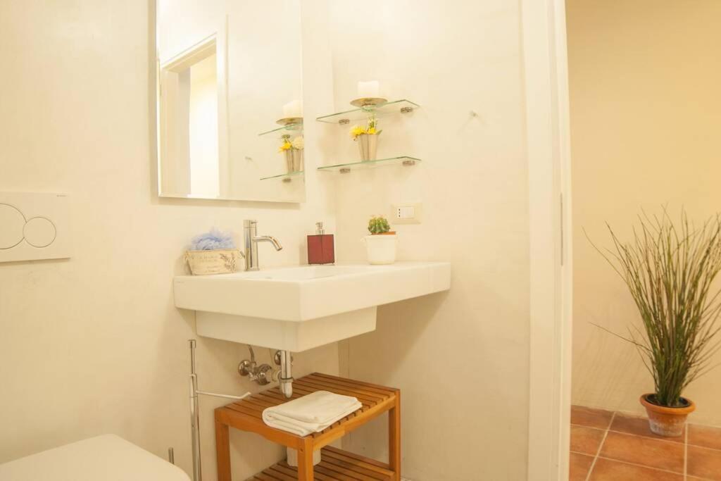 Apartamento Cozy Macci Flat 4 People Near Santa Croce Square Florencia Exterior foto