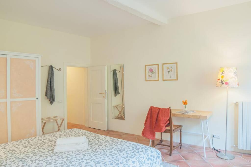 Apartamento Cozy Macci Flat 4 People Near Santa Croce Square Florencia Exterior foto